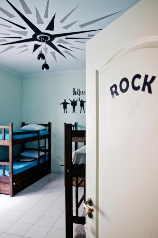 Knock Knock Hostel Curitiba Rum bild